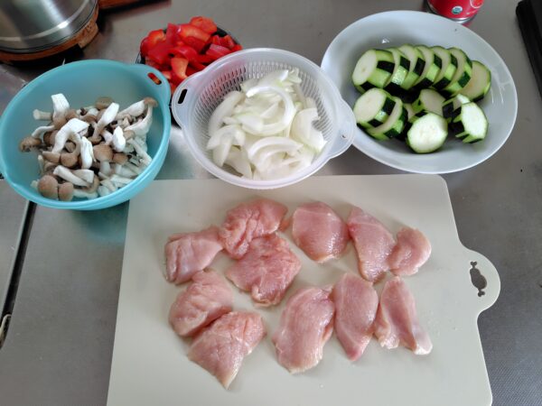 鶏肉のトマト煮下準備